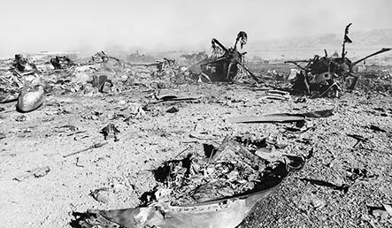 Iran US plane wreckage after "airman rescue"